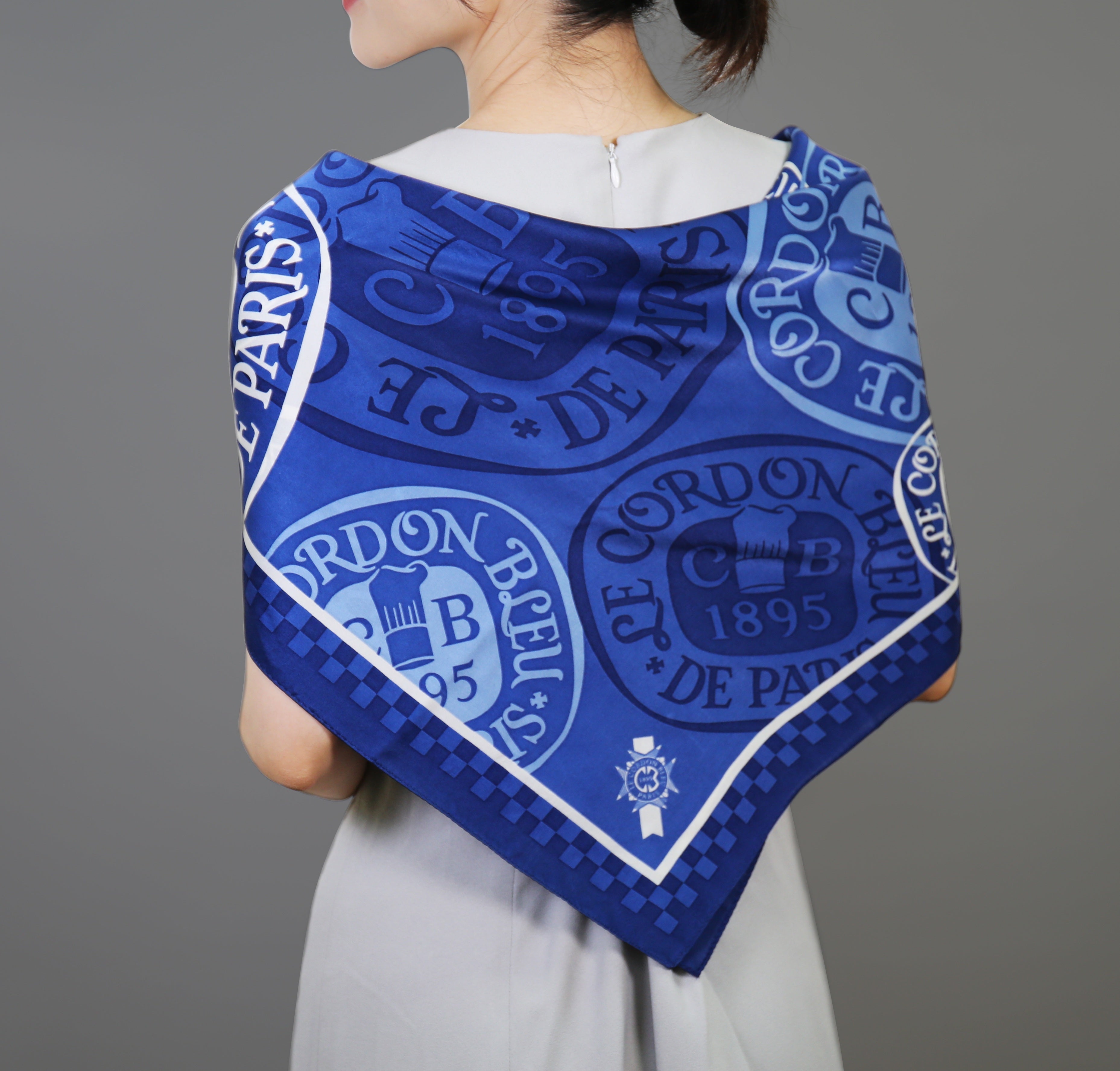 Silk Scarf in a Gift Box (90x90cm) – La Boutique Le Cordon Bleu
