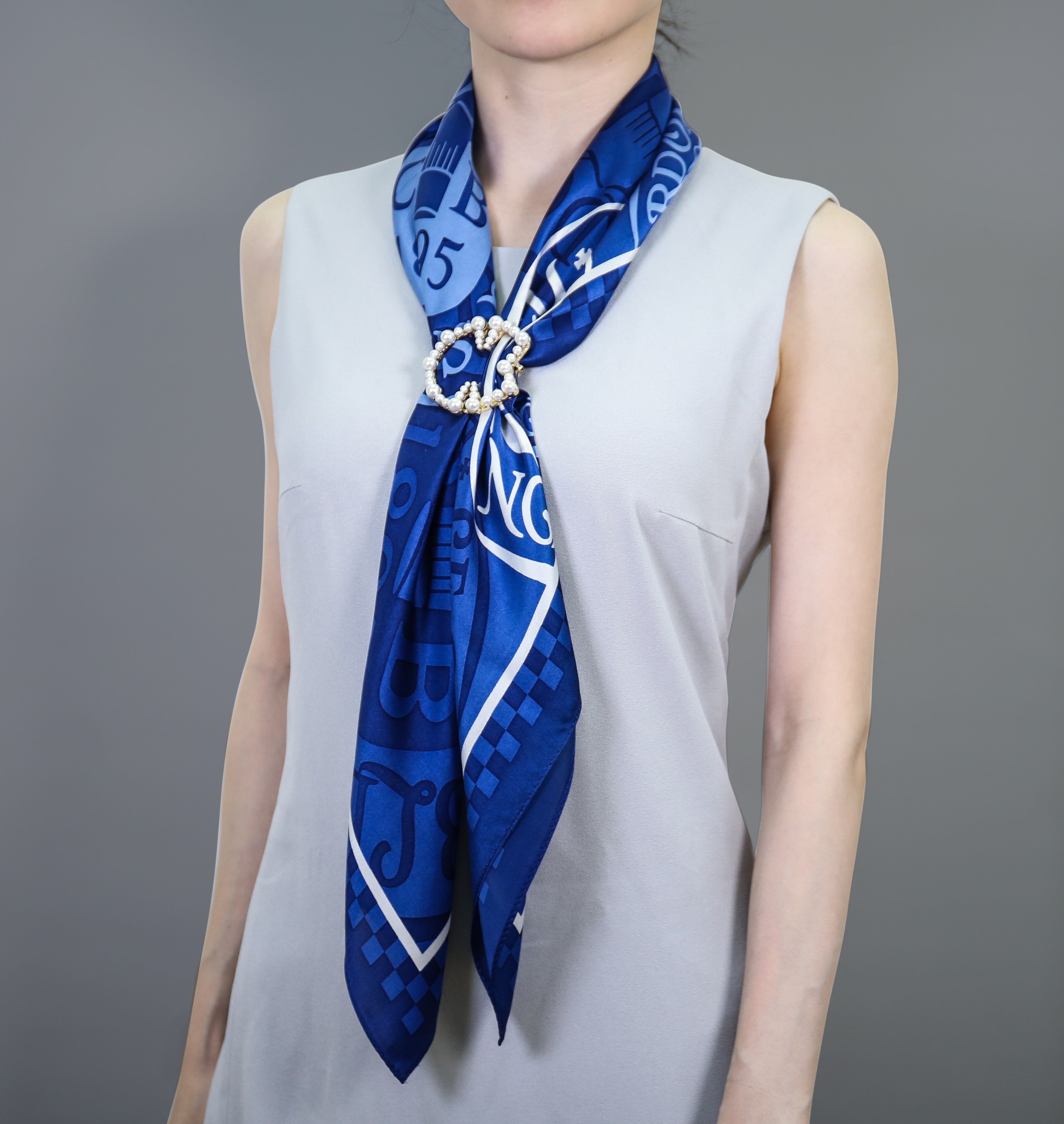 Silk Scarf in a Gift Box (90x90cm) – La Boutique Le Cordon Bleu