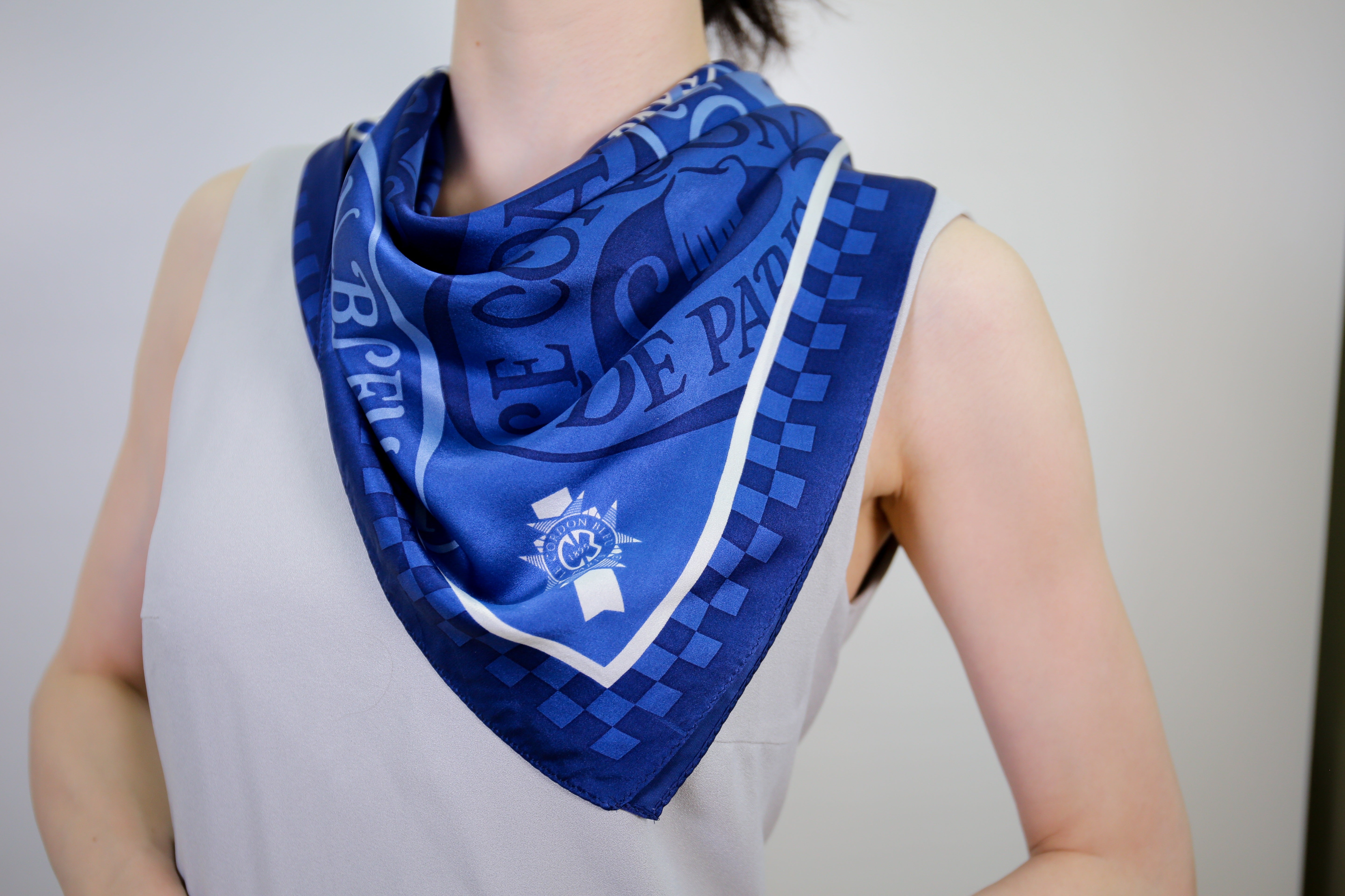 Silk Scarf in a Gift Box (90x90cm) – La Boutique Le Cordon Bleu